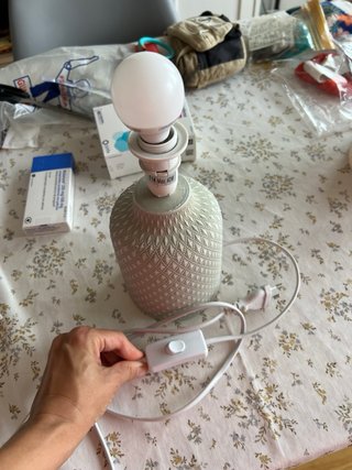 Lámpara de mesa cerámica verde y beige