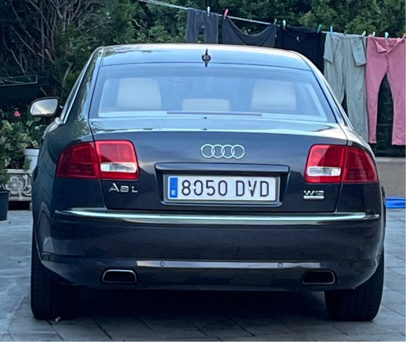 Audi A8 L W12 - foto 1