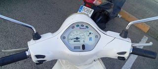 Vespa Piaggio Blanca Scooter Automática