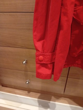 Cortavientos Rojo y Blanco