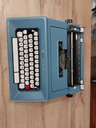 Máquina de escribir Olivetti Lettera DL