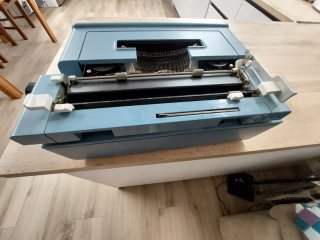 Máquina de escribir Olivetti Lettera DL