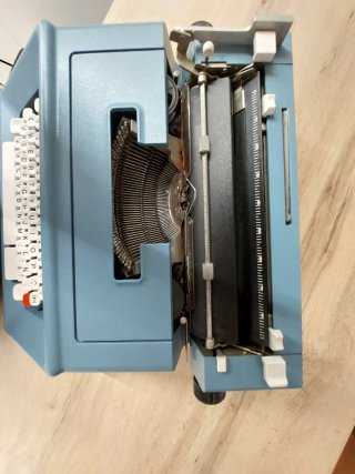 Máquina de escribir Olivetti Lettera DL