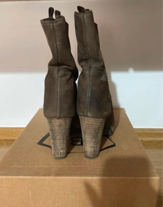 Stivali in pelle marrone con tacco