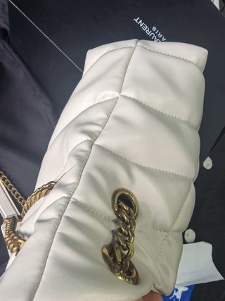 Bolso YSL Puffer pequeño beige y dorado