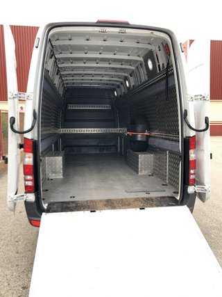 ALQUILER FURGONETA 15M3 CON TRAMPILLA ELEVADORA