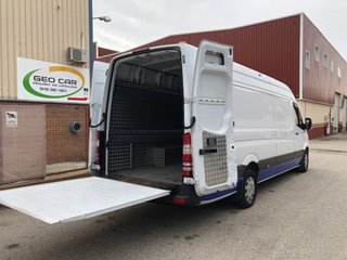 ALQUILER FURGONETA 15M3 CON TRAMPILLA ELEVADORA