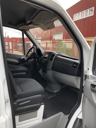 ALQUILER FURGONETA 15M3 CON TRAMPILLA ELEVADORA