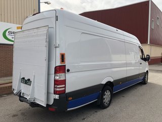 ALQUILER FURGONETA 15M3 CON TRAMPILLA ELEVADORA