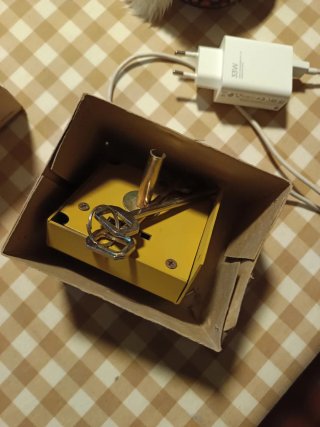 Cerradura Amarilla con Llave y Caja