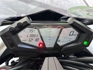 Kawasaki Z800 Sugomi Edición Negra/Burdeos