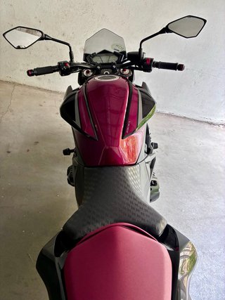 Kawasaki Z800 Sugomi Edición Negra/Burdeos