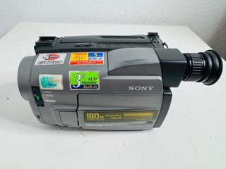 Sony Handycam Vision Video 8 CCD-TRV34