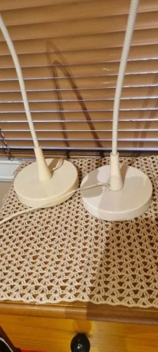 2 Lámparas de mesa blancas