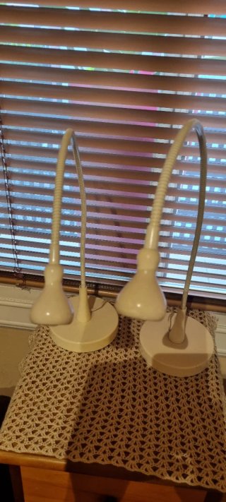 2 Lámparas de mesa blancas
