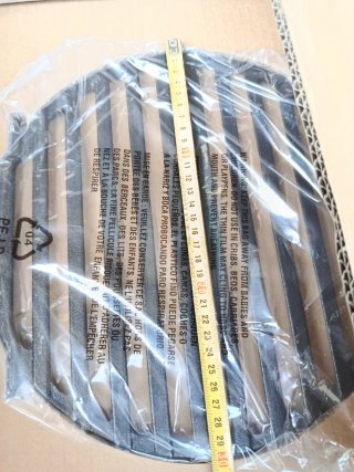 Griglie nere in metallo per barbecue Weber