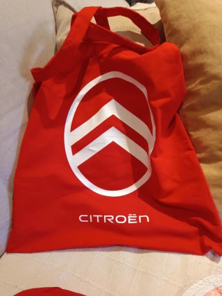 Set de ocio Citroën: gorras, bolsa, botella y pala