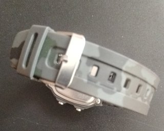 Reloj digital gris. Módulo Casio ae1300
