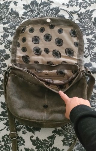 Bolso ante tachuelas taupé