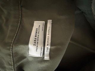Mono verde Zara manga larga talla M