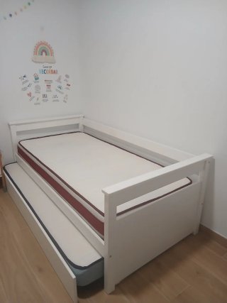 Cama nido madera blanca con 2 colchones.