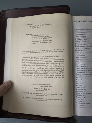 Sagrada Biblia, Edición Familiar Católica de 1968.