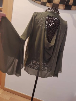 Blusa verde militar manga acampanada