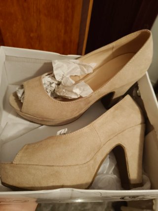 Zapatos tacón beige punta abierta talla 38