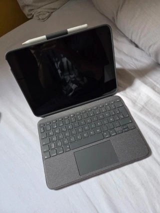 iPad 10ª Gen 128GB + Teclado + Apple Pencil