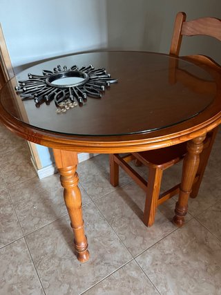LEO OFERTASMesa redonda madera con cristal y silla