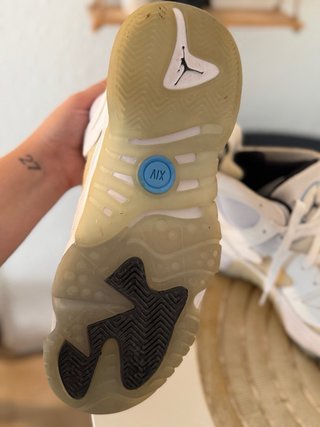 Jordan Talla 43 Beige/Blanco