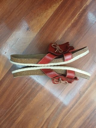 Sandalias Rojas con Flecos
