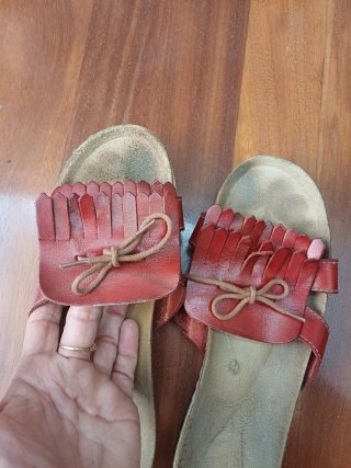 Sandalias Rojas con Flecos