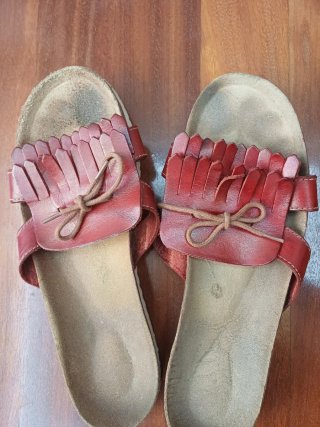 Sandalias Rojas con Flecos
