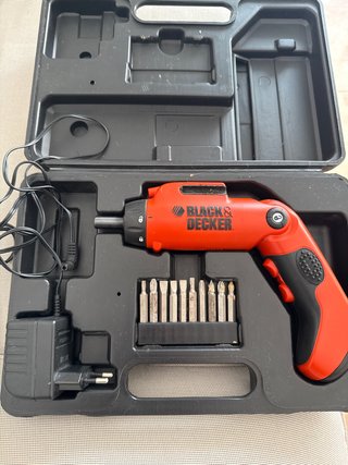 Atornillador Black & Decker con accesorios