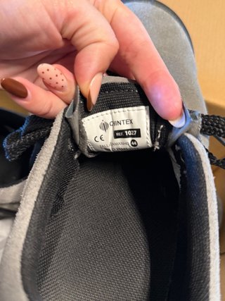Zapatos de seguridad grises nuevos