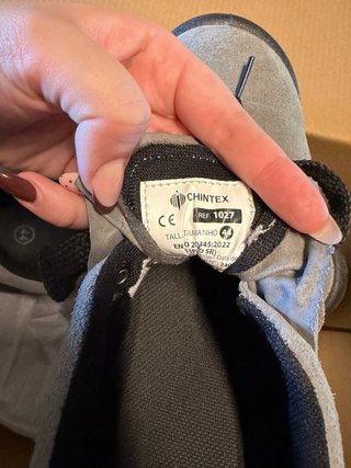 Zapatos de seguridad grises nuevos