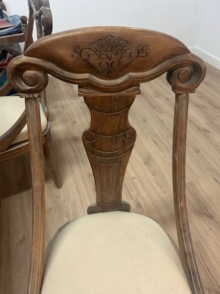 Mesa de comedor con 4 sillas de madera