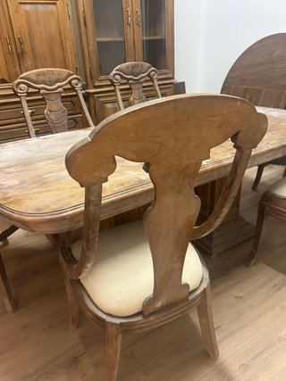 Mesa de comedor con 4 sillas de madera