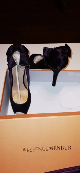Zapatos de tacón y cartera a juego Menbur morados