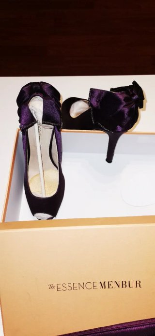 Zapatos de tacón y cartera a juego Menbur morados