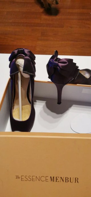 Zapatos de tacón y cartera a juego Menbur morados