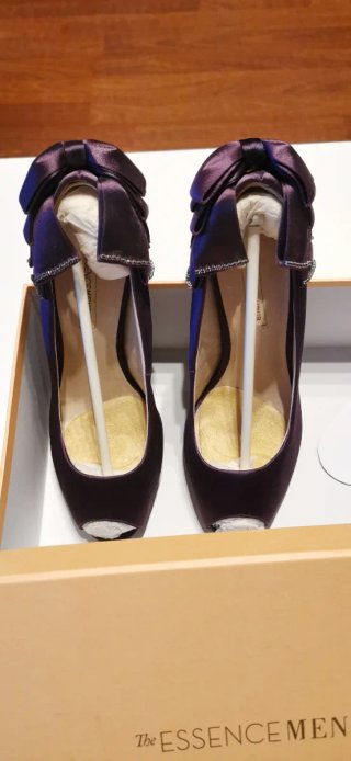 Zapatos de tacón y cartera a juego Menbur morados