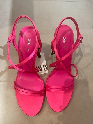 Sandalias Zara tacón alto rosa fucsia pulsera