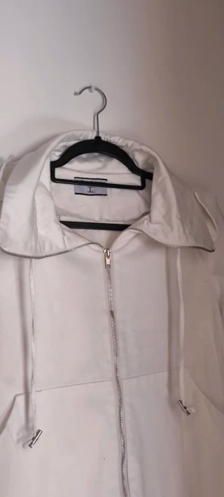 Chaqueta blanca con capucha Talla L