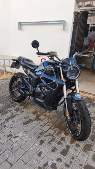 Zontes g1x 125 Moto Naked Negra y Plateada