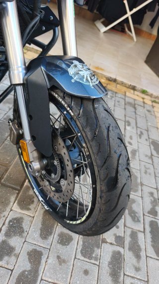 Zontes g1x 125 Moto Naked Negra y Plateada