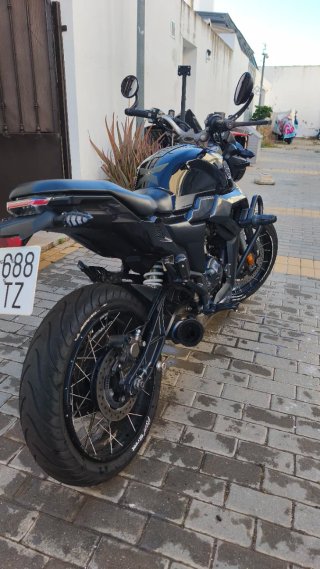 Zontes g1x 125 Moto Naked Negra y Plateada