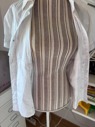 Camicetta bianca con brillantini Effetti