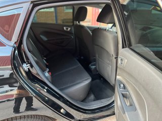 ALQUILER FORD FIESTA 4 PLAZAS